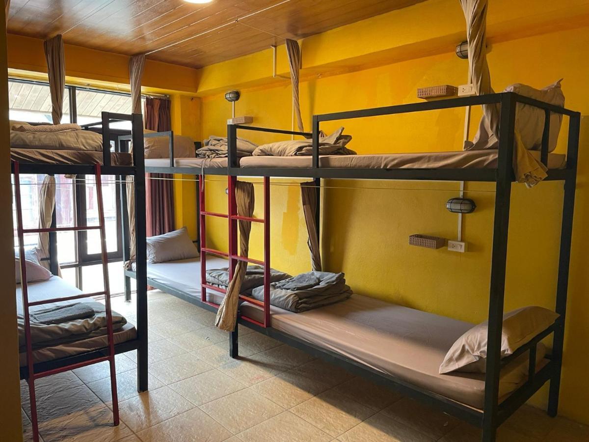 Over The Moon Hostel Хуайсай Экстерьер фото