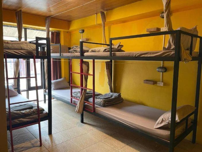 Over The Moon Hostel Хуайсай Экстерьер фото